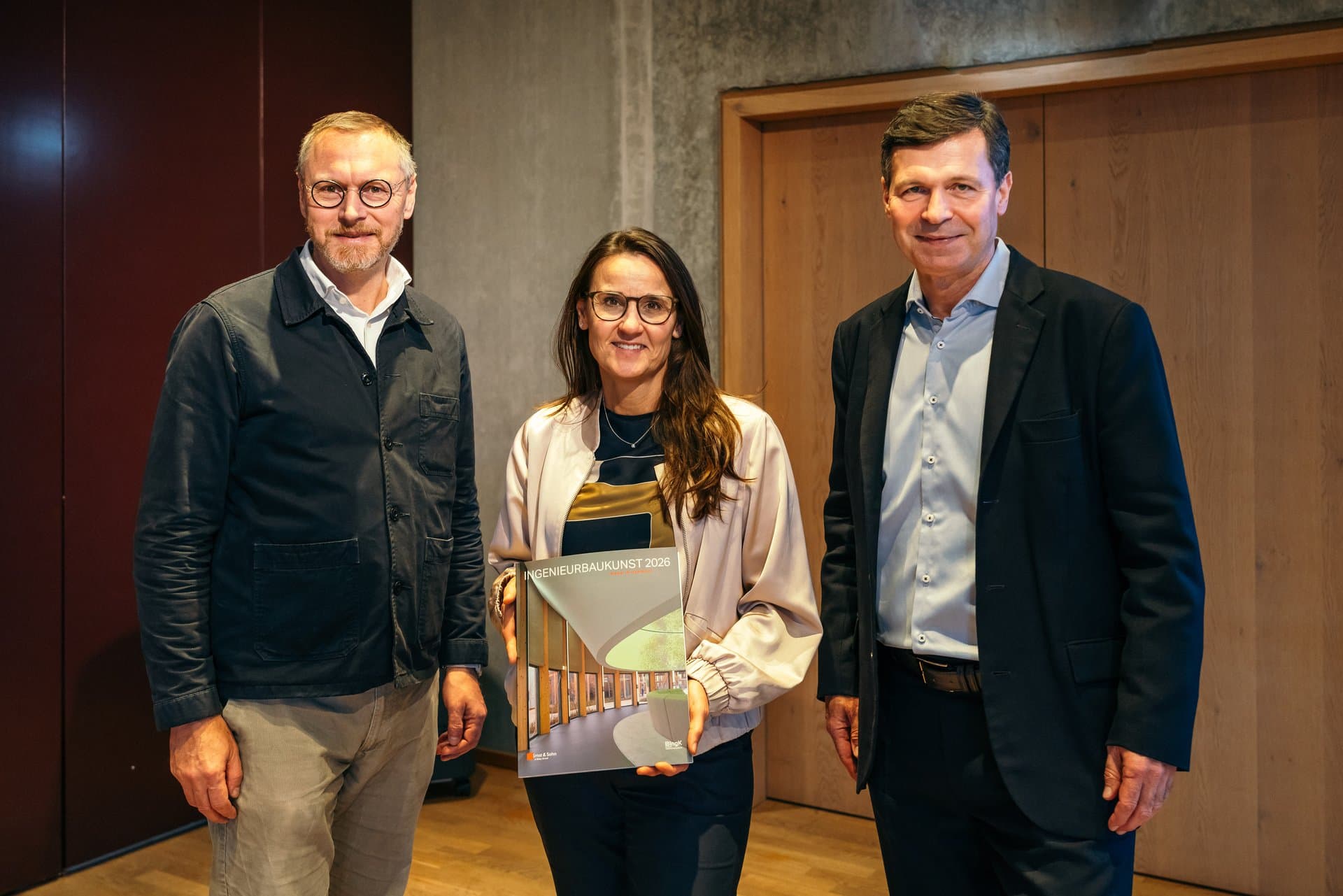 #7_IngD4C Übergabe Jahrbuch Ingenieurbaukunst 2026 – Foto: Stefan Haehnel