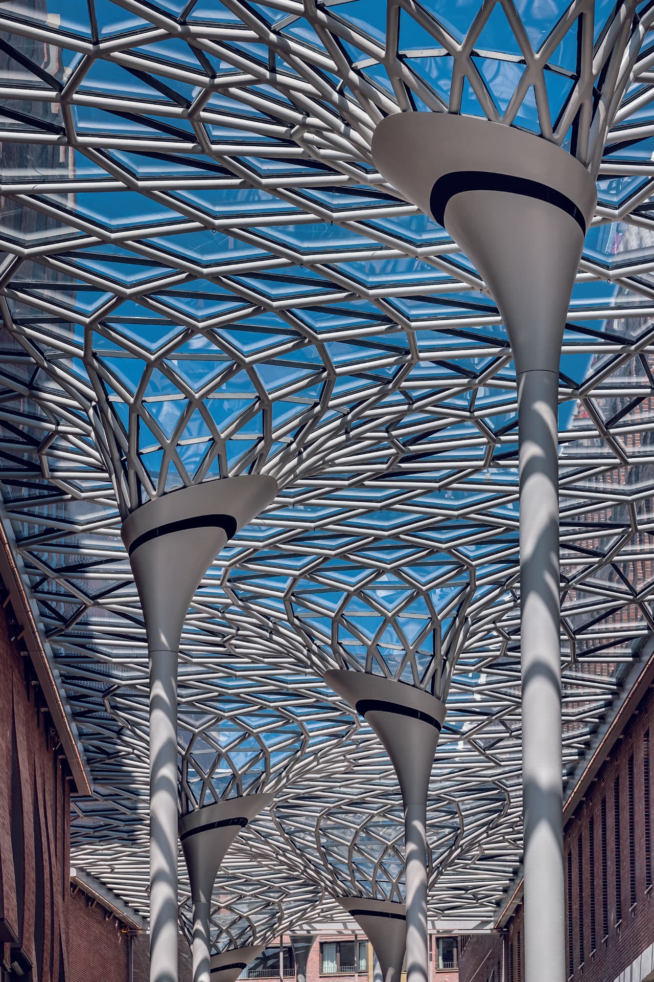 Die Neigung der Trichter variiert je nach Positionierung der Stützen im Gesamtkontext. (© Andreas Keller, Altdorf)